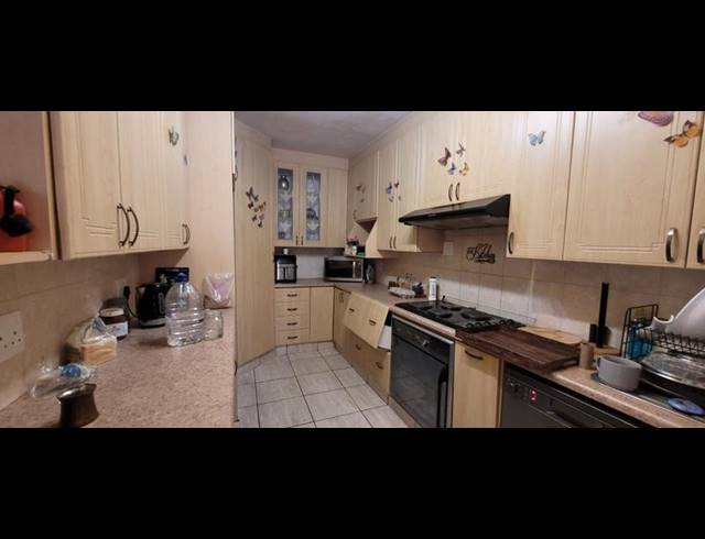 3 BEDROOM TOWNHOUSE FOR SALE IN BRACKENHURST